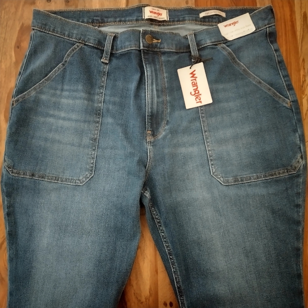 Ladies Jeans - Picture 2 of 5